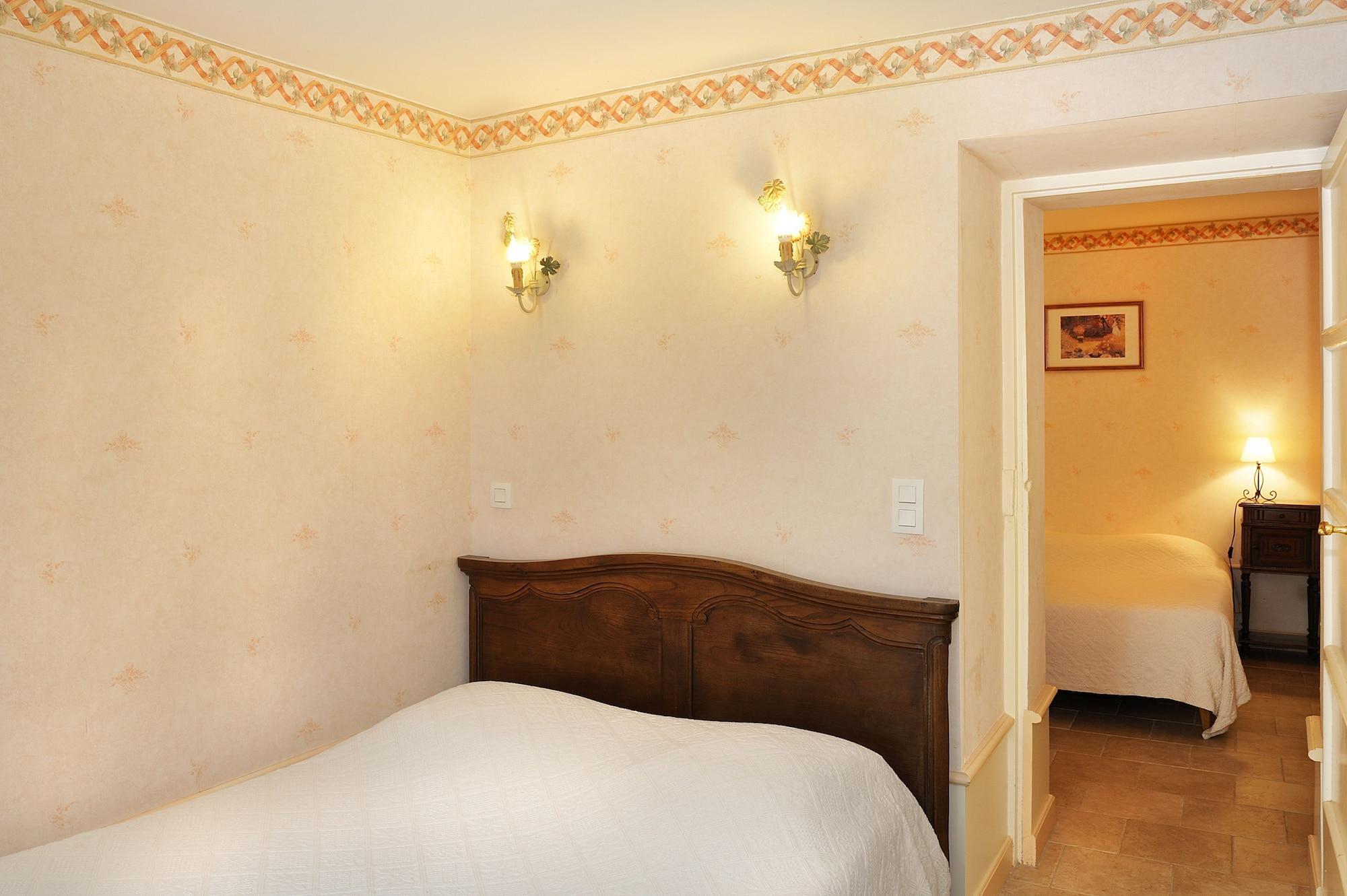 Logis Manoir De La Giraudiere Beaumont-en-Veron Bagian luar foto