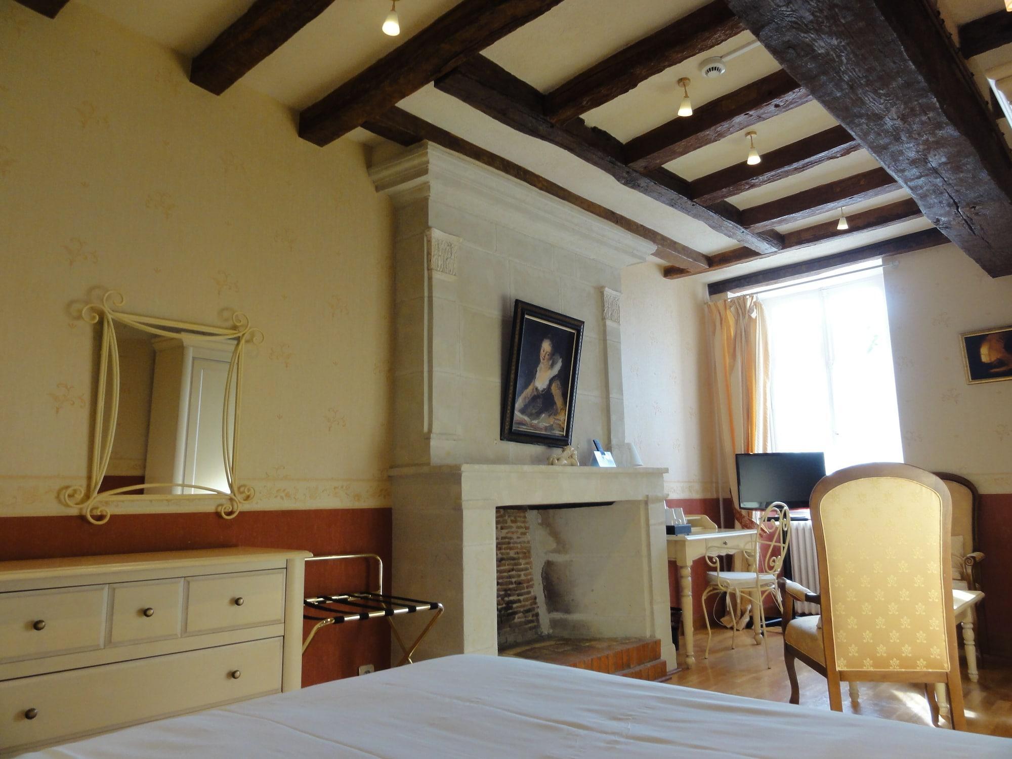 Logis Manoir De La Giraudiere Beaumont-en-Veron Bagian luar foto