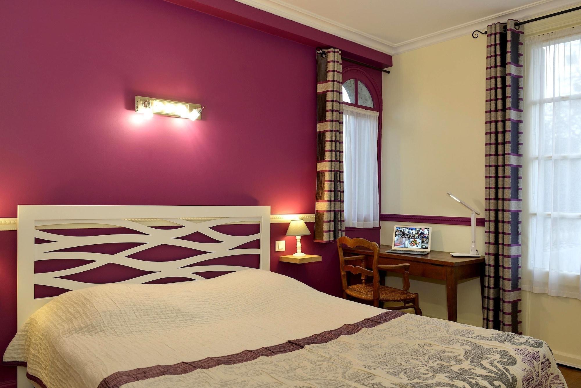 Logis Manoir De La Giraudiere Beaumont-en-Veron Bagian luar foto