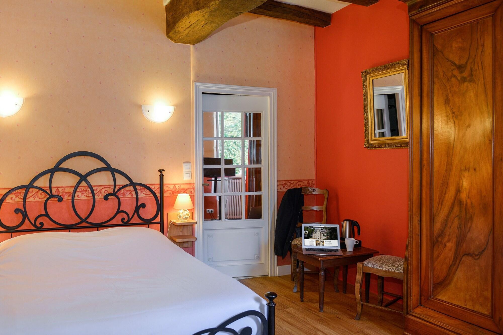 Logis Manoir De La Giraudiere Beaumont-en-Veron Bagian luar foto