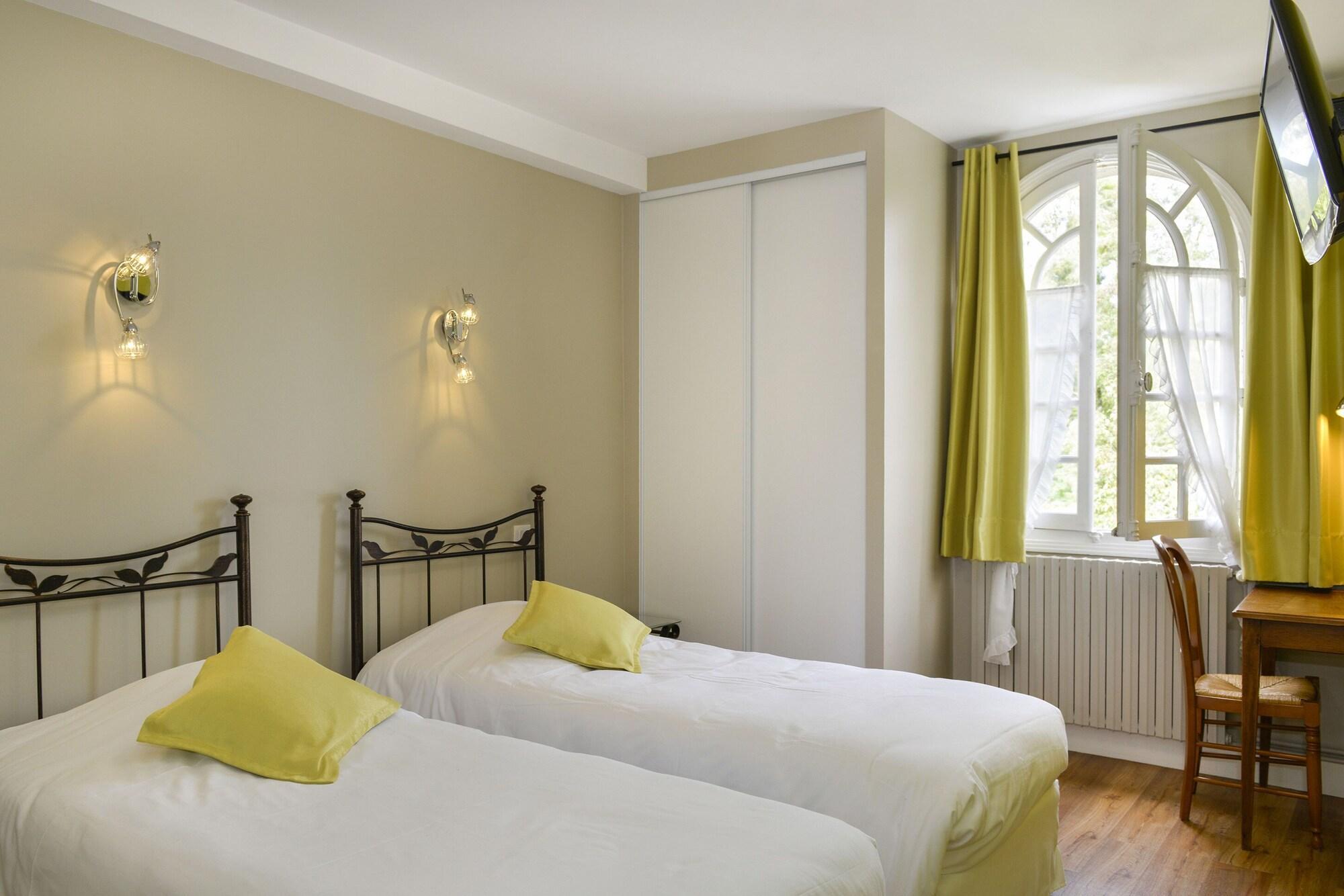 Logis Manoir De La Giraudiere Beaumont-en-Veron Bagian luar foto