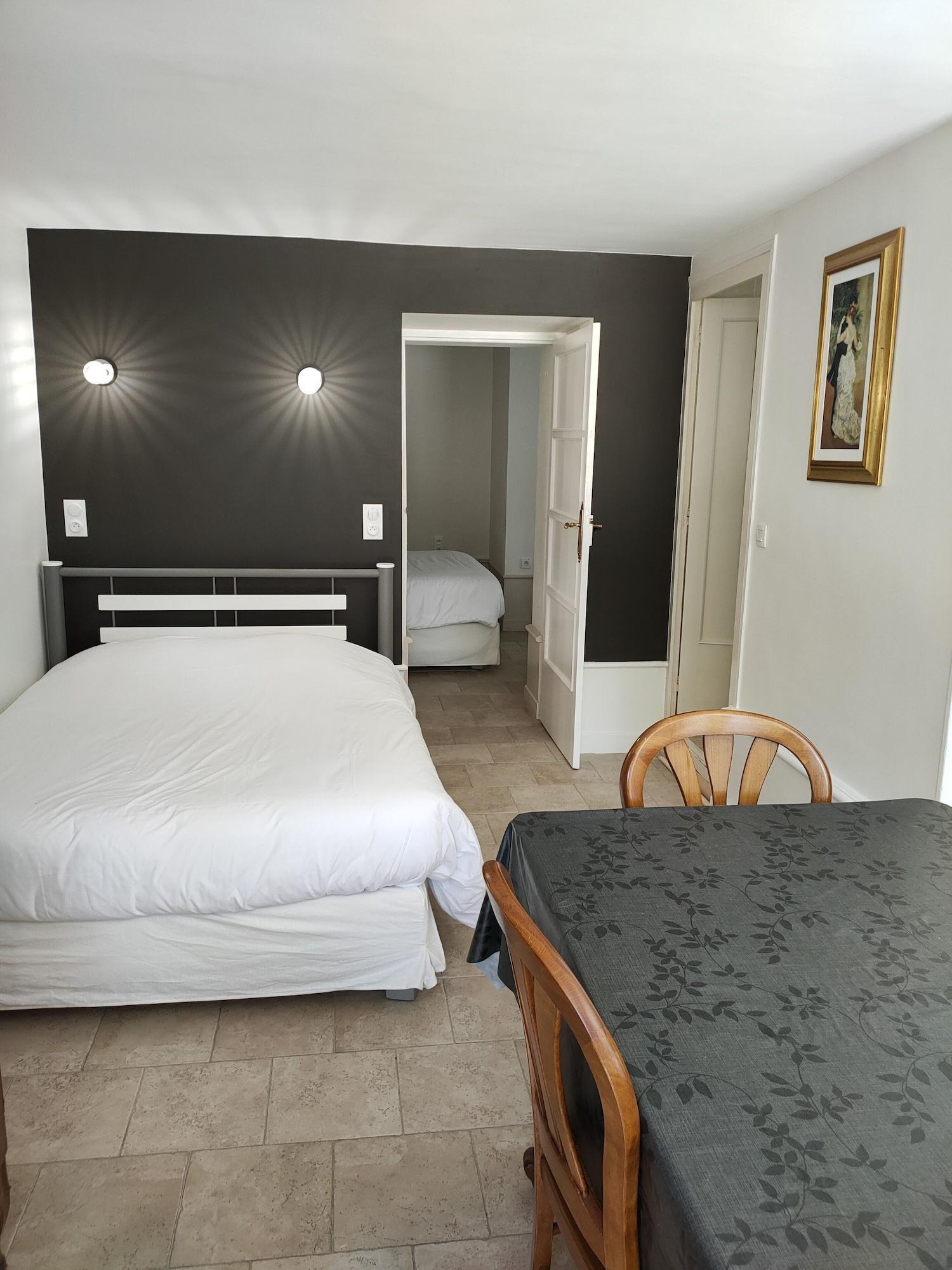 Logis Manoir De La Giraudiere Beaumont-en-Veron Bagian luar foto