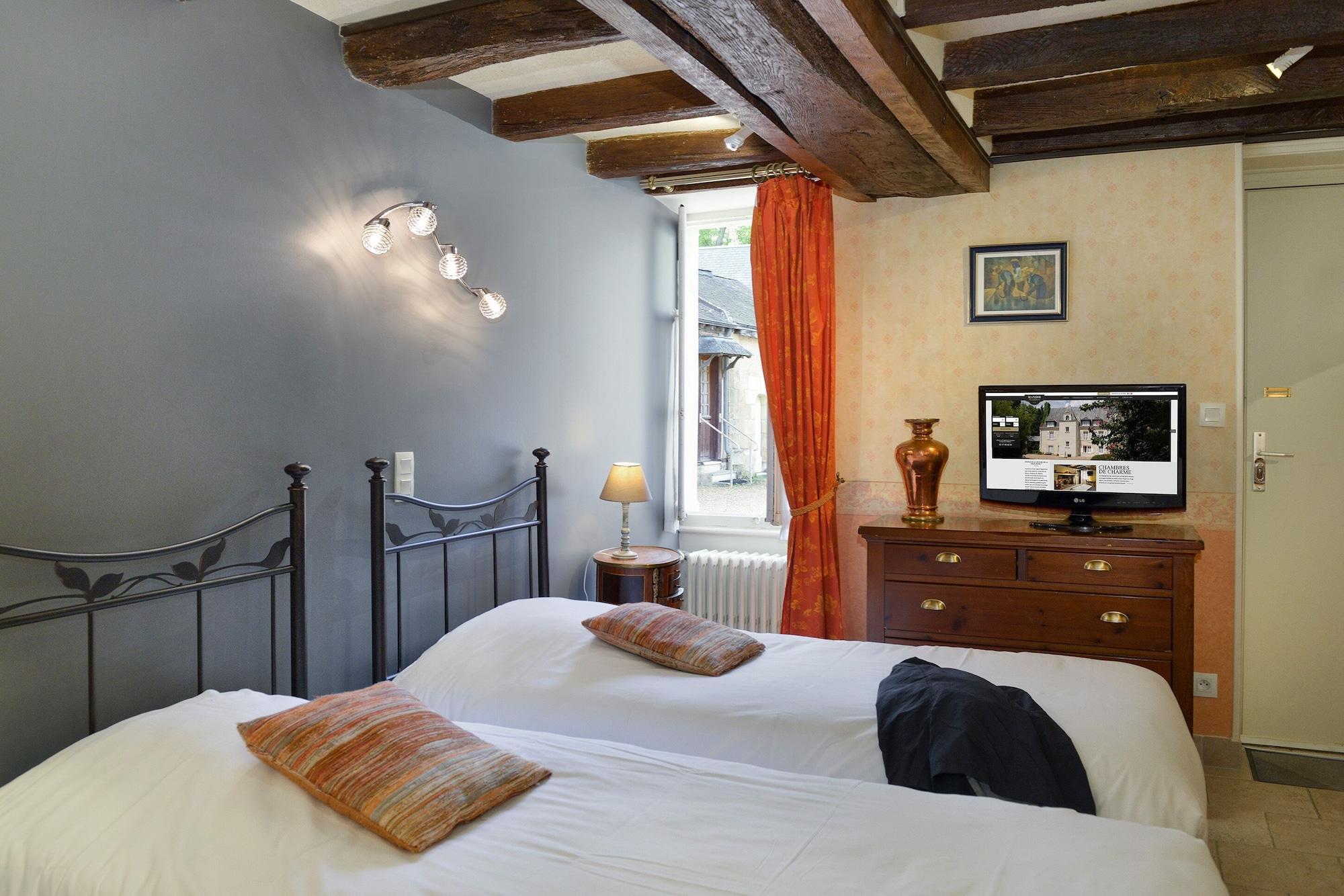 Logis Manoir De La Giraudiere Beaumont-en-Veron Bagian luar foto