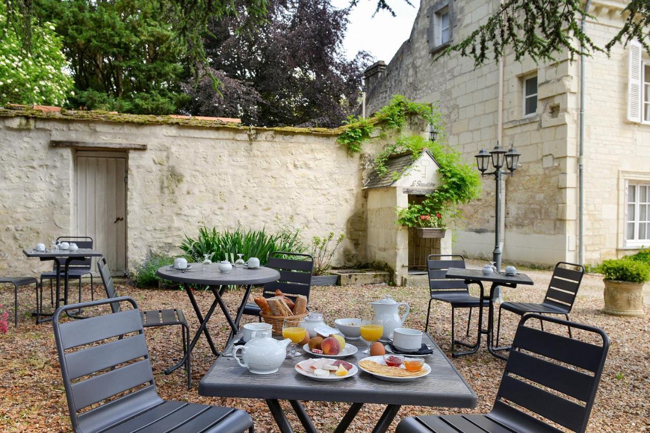 Logis Manoir De La Giraudiere Beaumont-en-Veron Bagian luar foto