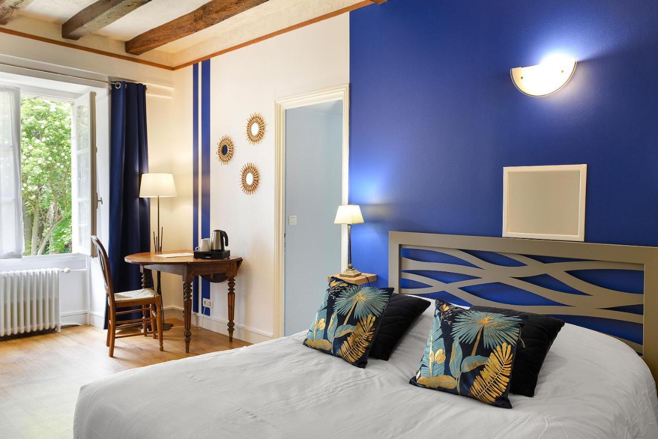 Logis Manoir De La Giraudiere Beaumont-en-Veron Bagian luar foto