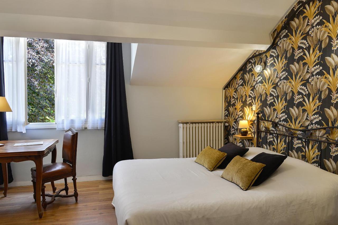 Logis Manoir De La Giraudiere Beaumont-en-Veron Bagian luar foto