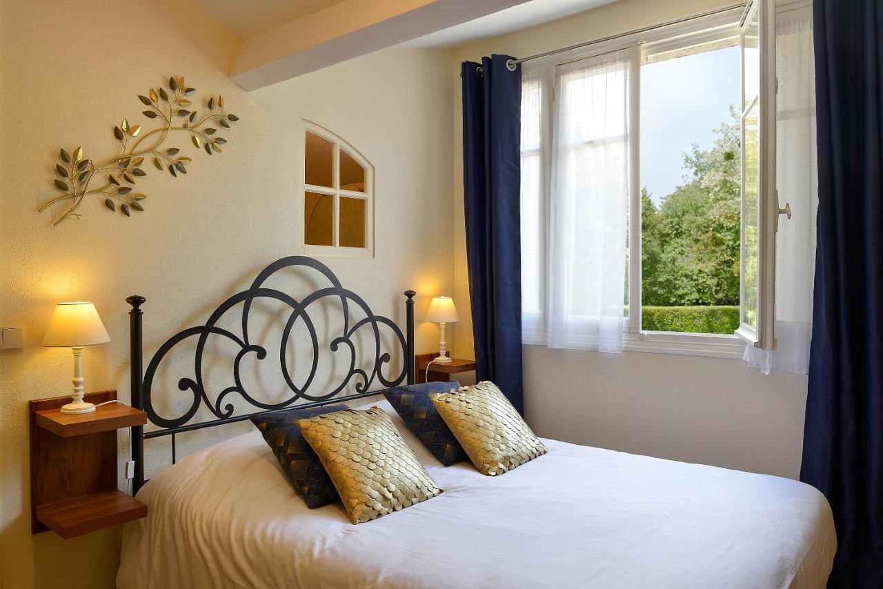 Logis Manoir De La Giraudiere Beaumont-en-Veron Bagian luar foto