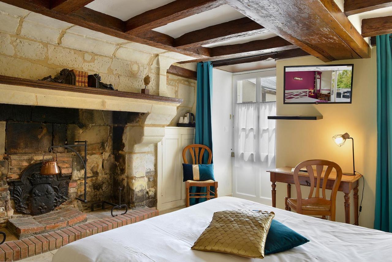 Logis Manoir De La Giraudiere Beaumont-en-Veron Bagian luar foto