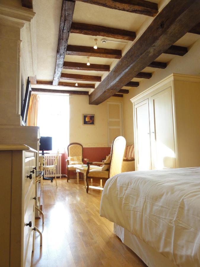 Logis Manoir De La Giraudiere Beaumont-en-Veron Bagian luar foto